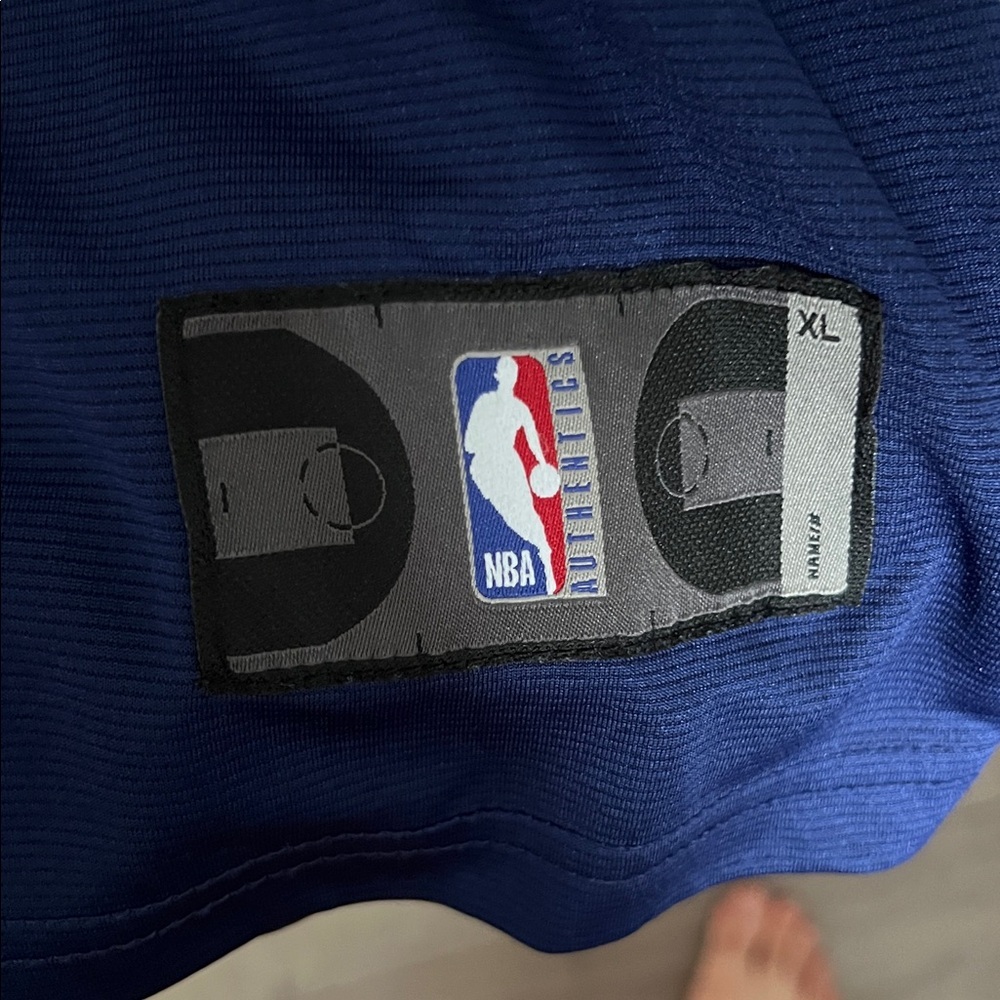 Golden State Warriors Stephen Curry Jersey - Picture 4 of 5